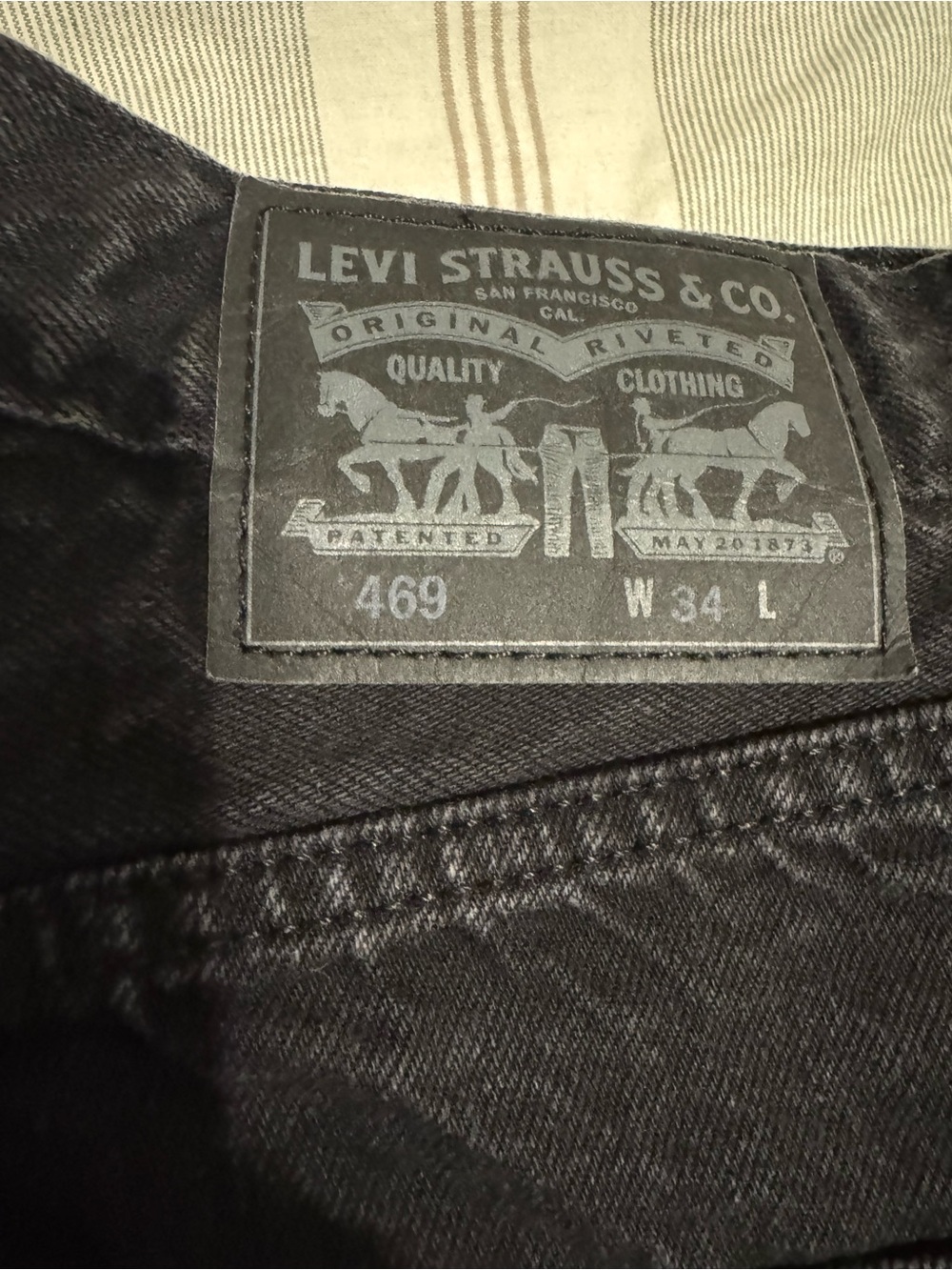 Levi's 469 Men's Jeans in Black shorts